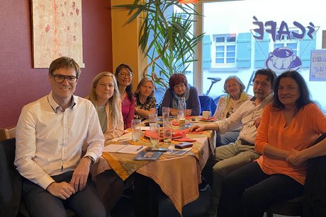 Das Foto zeigt die Teilnehmer der Sitzung mit dem Oberbürgermeisterkandidaten Markus Kleemann.