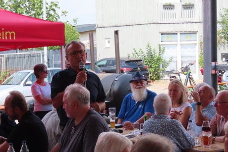 Ein blick über die Festgesellschaft