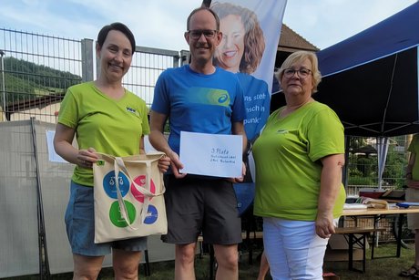 Gewinner des 3. Preises Vorstandschaft des VdK überreicht Gewinner den 3. Preis