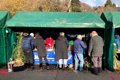 Sind das schon die ersten Kunden oder die fleißigen Helfer?