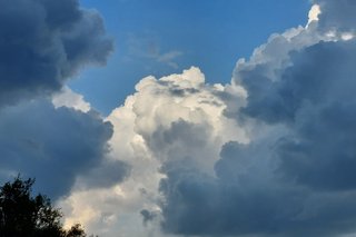 Gespenstige Ruhe vor dem aufziehenden Gewitter