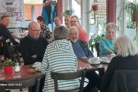 Mitglieder bei der Kaffeerunde