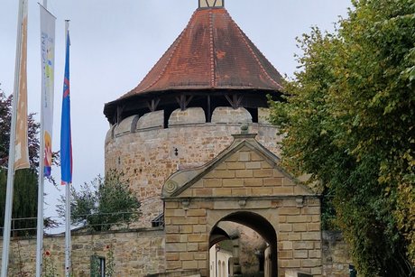 Schloss Ellwangen es ist der erste Torbogen zum Schloss Ellwangen abgebildet