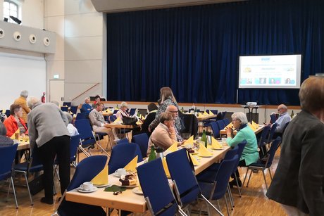 Herbstfest 2024 - langsam füllt sich der Saal