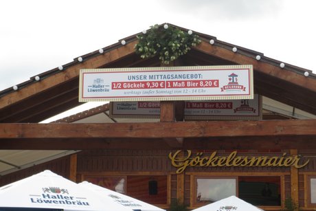 Das Mittagsangebot auf dem Schild über dem Eingang