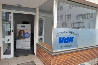 Das Bild zeigt den Eingangsbereich der neuen VdK-Geschäftsstelle