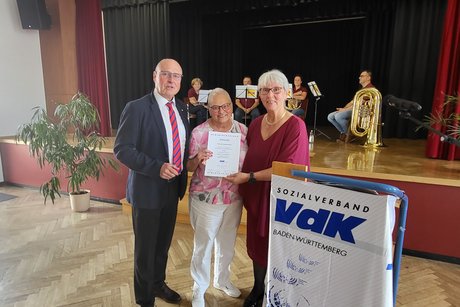 Kreisvorsitzender Neumeister mit Uta Langenbacher und der Vorsitzende J. Kern