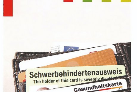 Flyer Landratsamt Heilbronn mit Geldbeutel. darin Gesundheitskarte und Schwerbehindertnausweis
