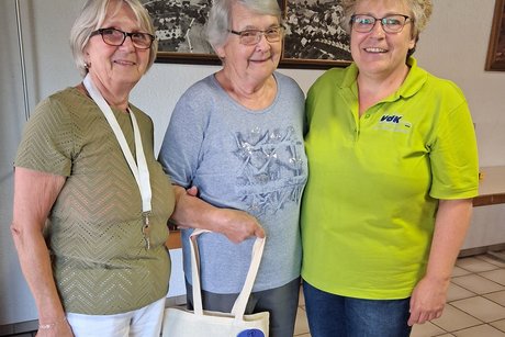 Gewinnerin Hilde Killig Übergabe des 1. Preises an Hilde Killig