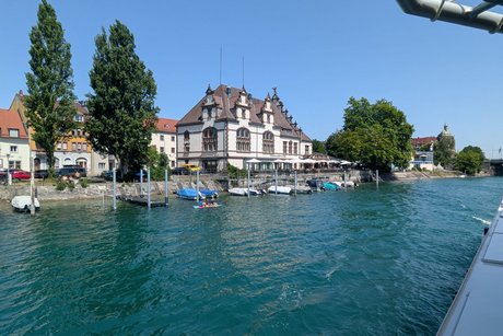 Fahrt an &Uuml;berlingen vorbei