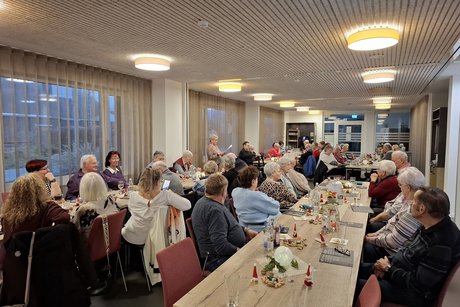 Lustige Weihnachtsgeschichte vorgetragen durch Ellen Däuble Lustige Weihnachtsgeschichte vorgetragen durch Ellen Däuble