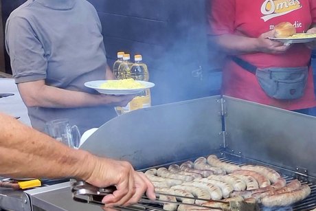 Würste auf dem Grill