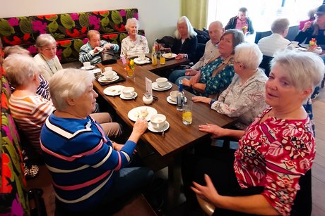 VdK-Treff im Café Trölsch Angeregte Unterhaltungen bei Kaffee und Kuchen