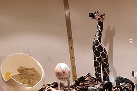 Ein kleiner Teil bemalter Eier aus Afrika