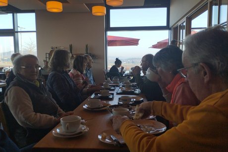 VdK Mitglieder beim gemeinsamen Fr&uuml;hst&uuml;ck