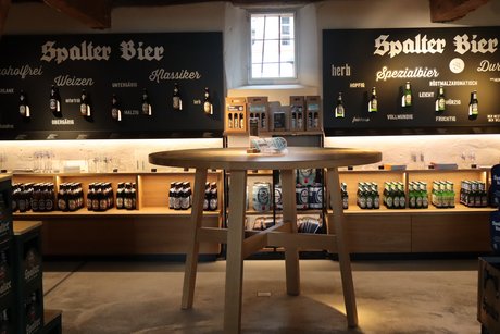 Bei der Führung durch das Hopfenmuseum in Spalt