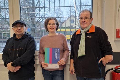 nebeneinander, von links nach rechts, stehen: Roland Schlarp, Laura Streitb&uuml;rger und Frank Burkhardt r