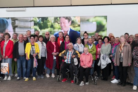 Tagesausflug 2025 - Teilnehmer im Foyer des ZDF-Sendezentrums