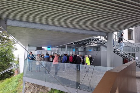 Warten auf die Gondel zur Talfahrt