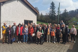 Gruppenbild der der Besenausfahrt-Teilnehmer nach Wimmental zum Weingut Körner