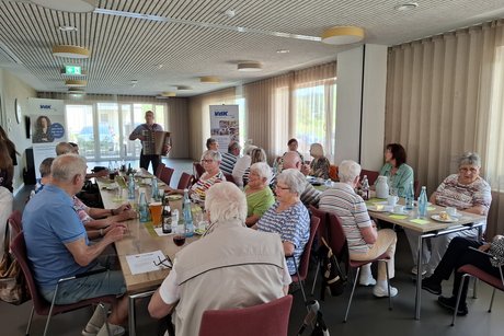 Impression Stammtisch, Mitglieder, Gäste, Musiker Peter Faisst