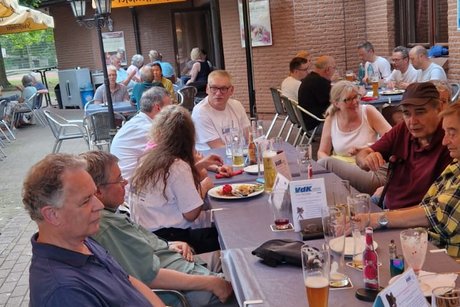 Gute Gespräche beim Sommer-Hock 2024, im OV-Ladenburg