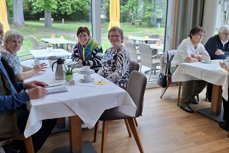 VdK'ler beim Kaffee im Hotel St. Elisabeth, Kloster Hegne