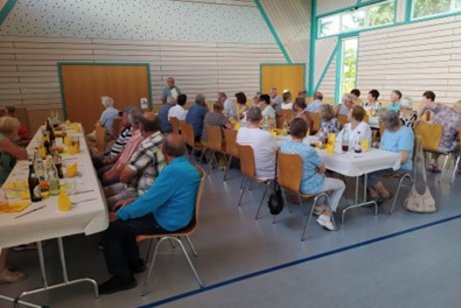 Blick in die gut besuchte Halle in Kottspiel