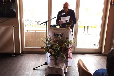 Alois Wurst liest in Vertretg. den Bericht der Frauenbeauftragten