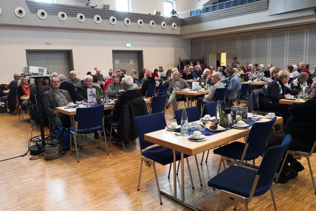 Blick in den gut gefüllten Saal in der "Alten Mälzerei"