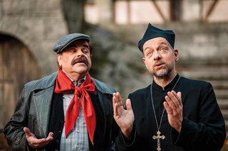 Die Volkschauspiele Ötigheim präsentieren in diesem Jahr das vergnügliche Theaterstück „Don Camillo und Peppone“, das drei Stunden (einschl. Pause) kurzweilige Unterhaltung verspricht. Die Stimmung in einem kleinen italienischen Dorf ist aufgeheizt.