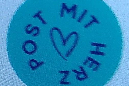 www.postmitherz.org, Schrift ringförmig um einen gemalten Herzumriss