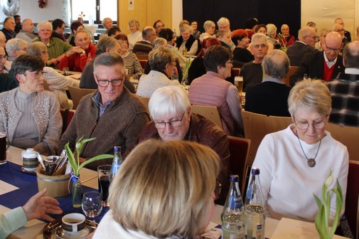 gro&szlig;er Andrang bei der Mitgliederversammlung