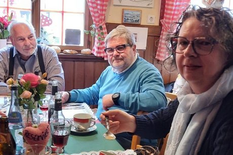 Beim Abendessen.