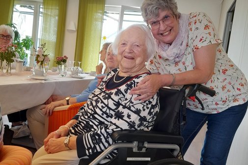 Trudel Ketterer mit Martina Brüstle