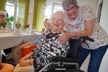Trudel Ketterer mit Martina Brüstle