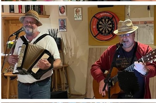 zwei Männer mit Musikinstrumenten