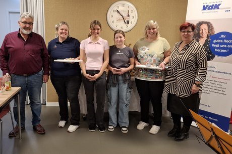 1. Vorsitzender Erich Weik und Frauenbeauftragte Beate Weik bedanken sich beim Bewirtungsteam des A-W-S 1. Vorsitzender Erich Weik und Frauenbeauftragte Beate Weik bedanken sich beim Bewirtungsteam des A-W-S