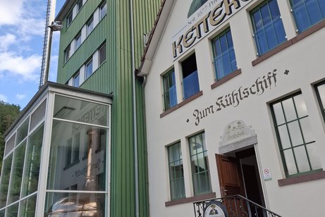 Der Eingang der Brauerei Ketterer in Hornberg zum Start der Brauereiführung