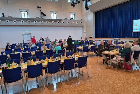 Herbstfest 2024 - langsam füllt sich der Saal