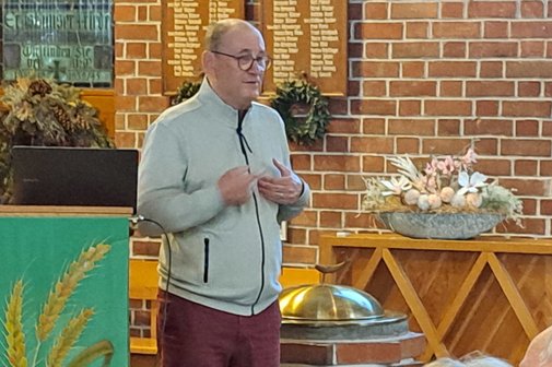 Referent Gerhard Rode bei seinem Vortrag