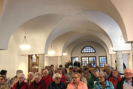 VdK Mitglieder in der Krypta im Kloster Hegne