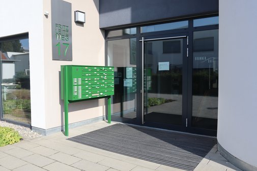 KoRa-Büro im Wohnpark Burgrieden Zugang zum Gebäude im Fritz-Leitz-Weg 17 im Wohnpark Burgrieden wo sich das KoRa-Büro befindet