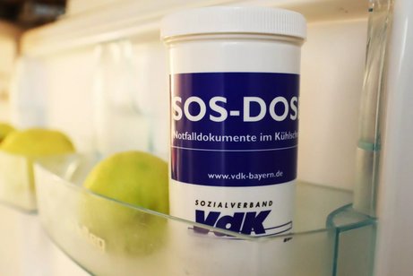 mit Hilfe des Kühlschranks