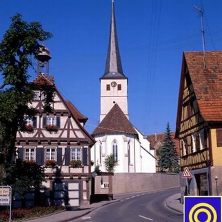 Das "Alte Rathaus" in der Ortsmitte von Höfingen.