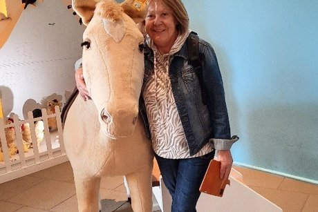 Margaretha mit Steiff-Esel