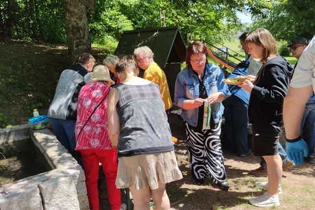 Vorbereitung des Buffets - und alle helfen mit!
