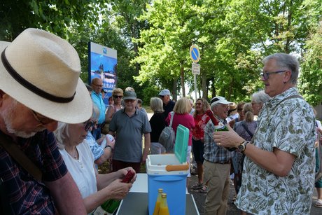 Sektempfang auf der Halbinsel Mettnau.