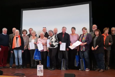 Gruppenbild der Jubilare mit der Vorstandschaft (1. Vorsitzender Hubert Kusche links) und Herrn Weidner (5. von rechts)