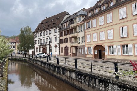 an der Lauter Häuser am Fluss Lauter